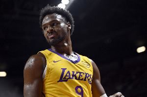 布朗尼:我上场机会不多&只能拼命防 若教练看见可能多给我时间