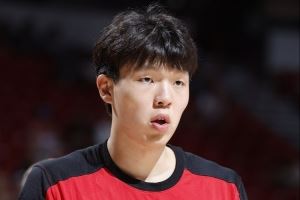 苏群:杨瀚森面对的比赛环境升级了 NBA教练不会像保姆般给你喂奶
