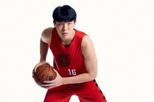 媒体人:杨瀚森把所有的技能全部展现 和第一场的表现天差地别
