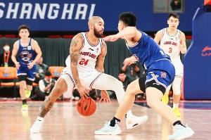 媒体人:达拉斯-摩尔已经和吉林男篮签约