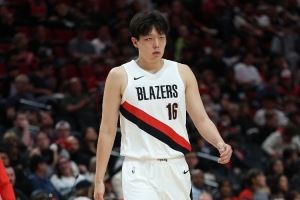 媒体人:不能理解为小杨被打哭了 他只是为自己的表现懊恼