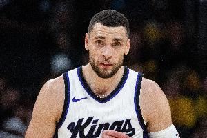 中规中矩!拉文上半场8投3中&三分6中3 砍下13分4篮板3助攻