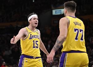 美记晒本赛季前五得分表演:没有加时赛的三场 都来自湖人球员