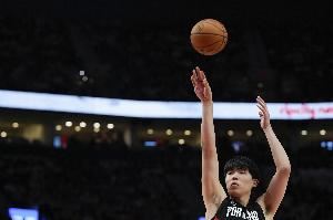第二节没上!杨瀚森上半场出战4分钟 拿到2分1前场板