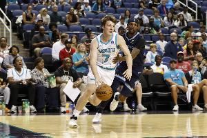 投篮靠谱!4号秀克尼佩尔5记三分球拿下19分3板4助1断