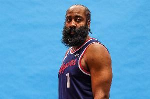 全靠我了!哈登半场独砍20分率队反超😢一个助攻也没送出去