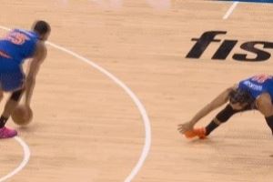 要小心啊!布伦森遭遇逼抢拉到胯部下场休整