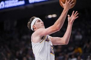  里夫斯绝杀！詹姆斯发推：AR牛X！！！