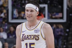 媒体人:小里杀神附体得分助攻一把抓 狼队防其挡拆缺乏应变强度