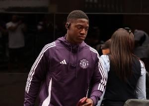 罗马诺:曼联坚持要留住梅努和齐尔克泽,西汉姆想租借二人半年