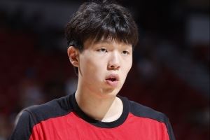 媒体人:杨瀚森得自己够硬 目前确实没达到标准 但赛季是漫长的