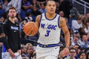 我都没出手领先20分?贝恩上半场1中0没有得分 仅得到3助1断