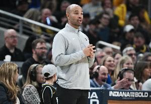  记者：曾凡博并不是被针对 篮网主帅用人就这样 能者为之