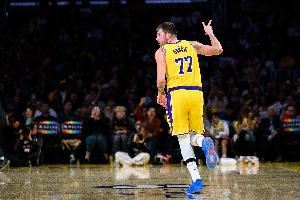  就差三分了！东契奇次节发力 半场12中5&三分6中1得到16分5板6助