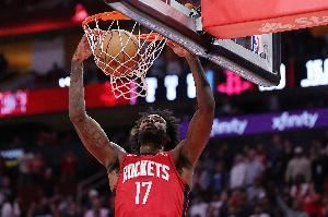  板凳火力！伊森半场替补9分钟7中4贡献13分3板 三分5中3