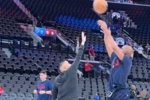  小吧直击|老将保罗罕见出来场上热身 此前已经连续两场被DNP