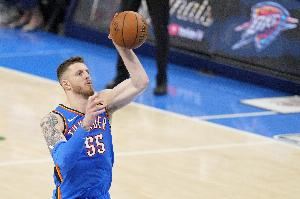  轻松两双！哈尔滕施泰因10中6拿下12分11板5助2断