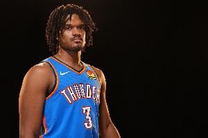  今天被严防！狄龙·琼斯8中5拿到12分6板9助2断 出现5失误