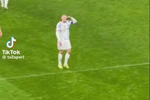  哈式敬礼🫡哈兰德庆祝时披头散发冲看台敬礼+恶狠狠点头