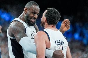  詹姆斯：库里对奥运会前几场的表现很自责 我们都坚信他即将爆发