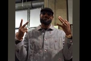  04年出生的小将！蒂耶罗社媒祝贺詹姆斯完成赛季首秀：耶！大叔！